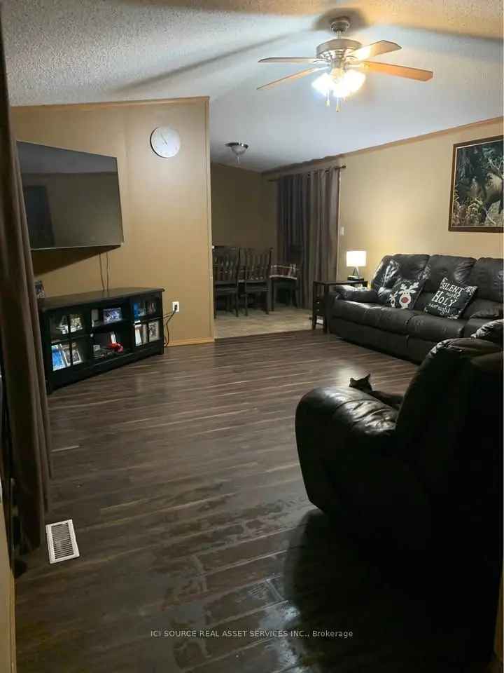 House For Sale in Ontario