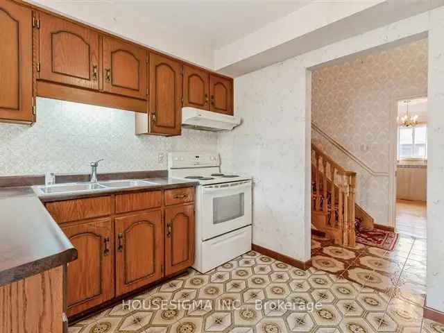 House For Sale in Toronto, Ontario