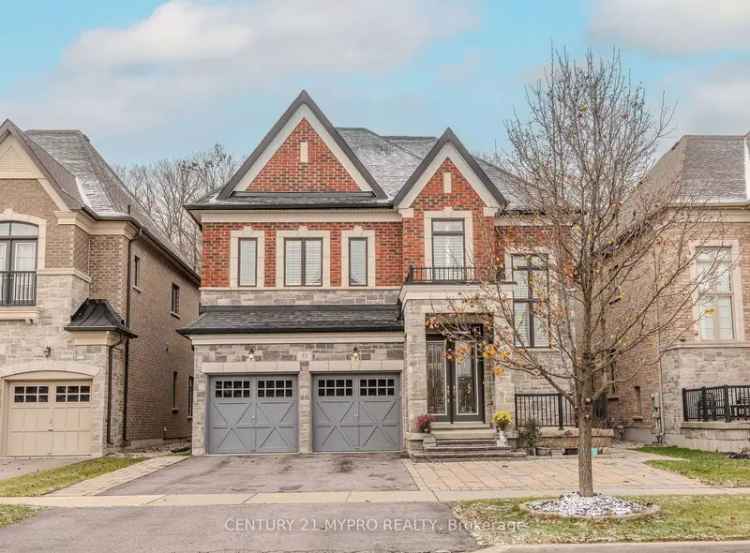 House For Sale in Aurora, Ontario