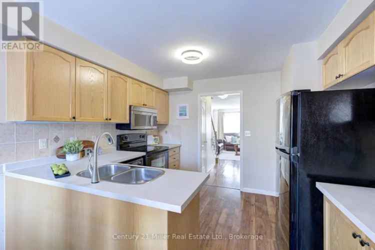 Cooksville Townhome 2+1 Beds 3 Baths Near GO Station