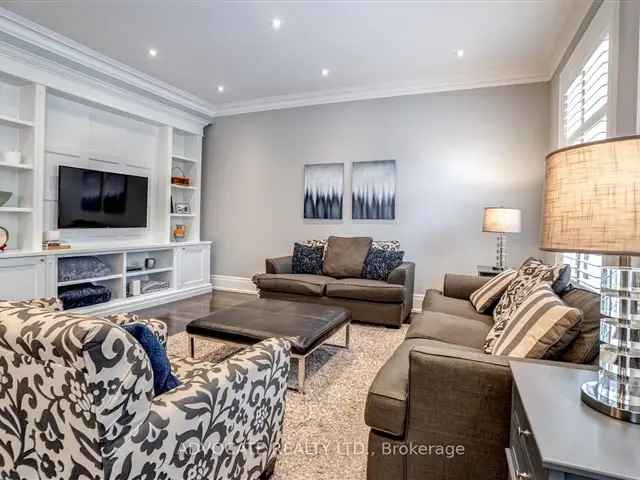 Elegant 5-Bedroom Home near Yonge-Sheppard Subway