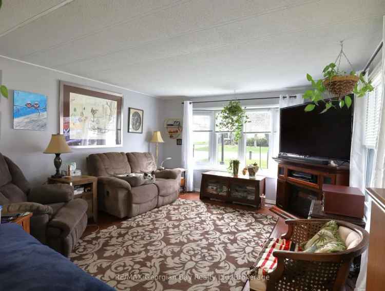 Charming 2-Bedroom Home Near Georgian Bay