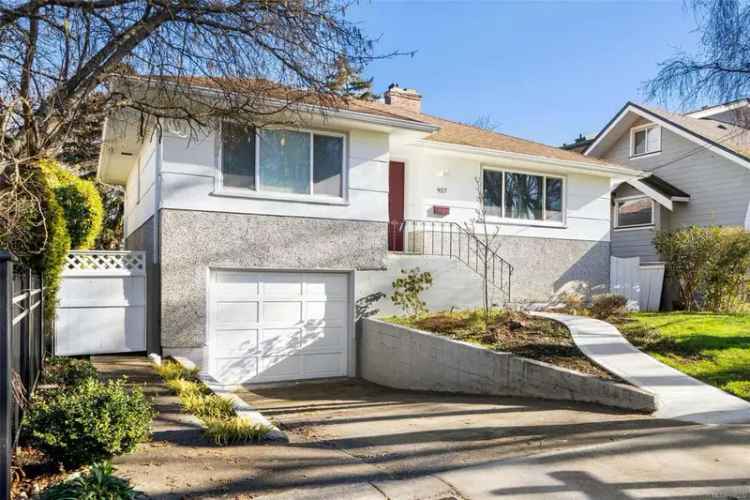 South Oak Bay Character Home - 4 Beds, Updated Kitchen, Spacious Yard