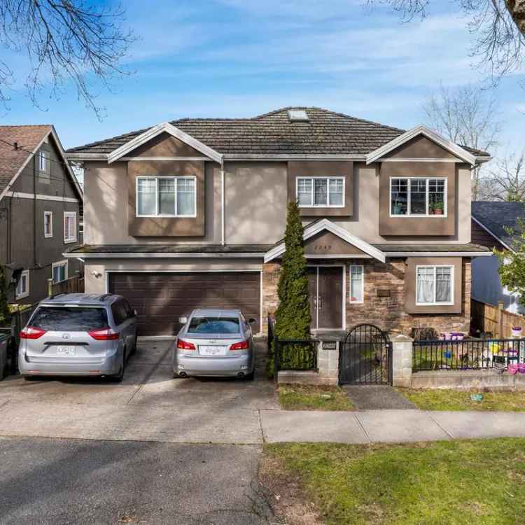 House for sale 7 lots and potential 2 more lots 50000 sqft
