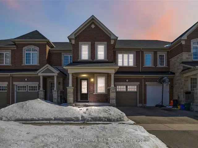 House For Sale in 216, Payne Crescent, Aurora, Ontario