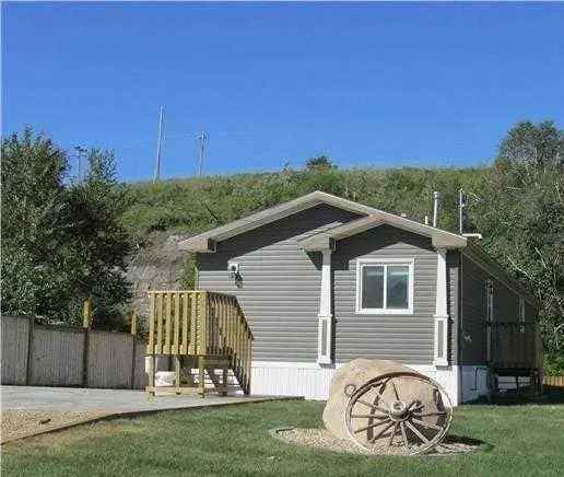 Beautiful Open Concept Home with Modern Kitchen and Huge Yard