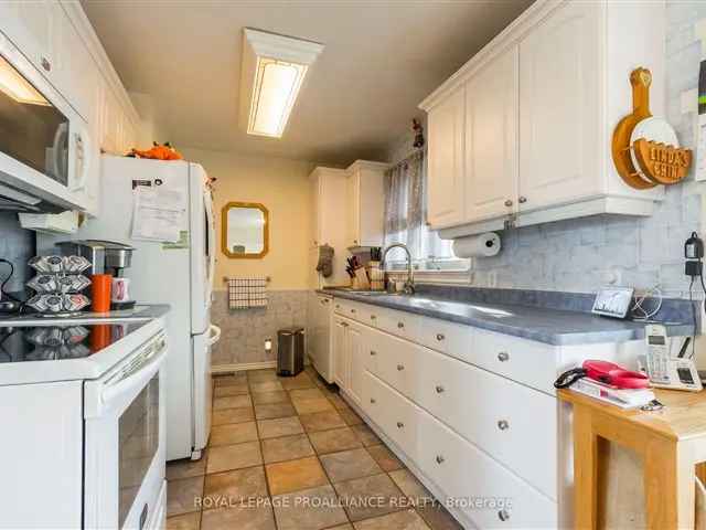 Charming Bungalow Near Trenton Base Hwy 401