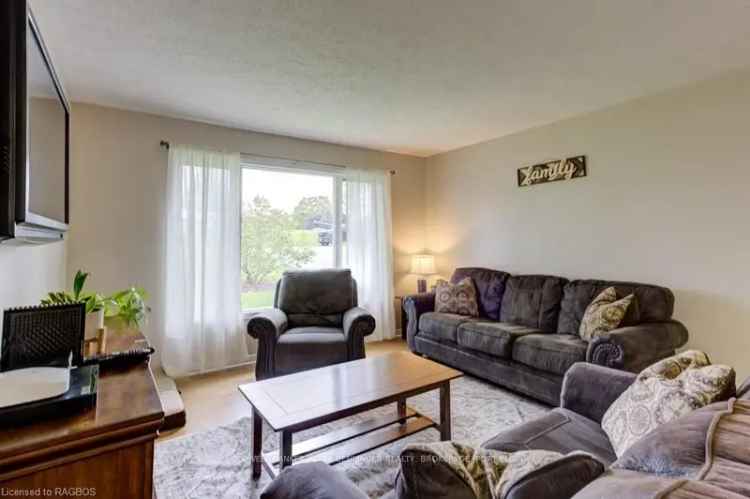 House For Sale in Ontario