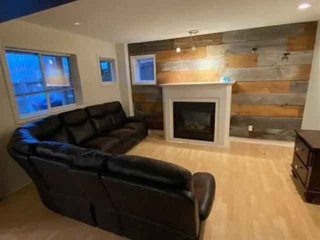 House For Rent in New Tecumseth, Ontario