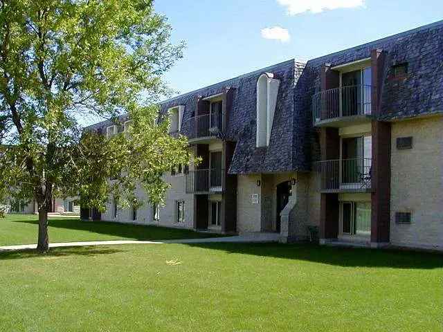 Rent Renovated Suites in Fort Richmond Winnipeg with Air Conditioning