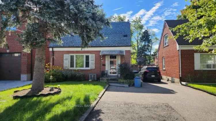 House For Sale in Toronto, Ontario