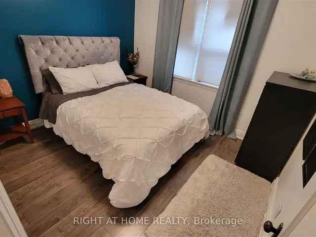 House For Sale in Hamilton, Ontario