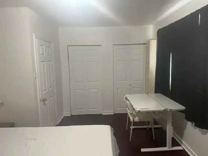 upstairs bedroom for rent