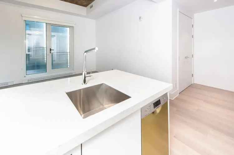 Downtown Montreal Studio with Modern Amenities