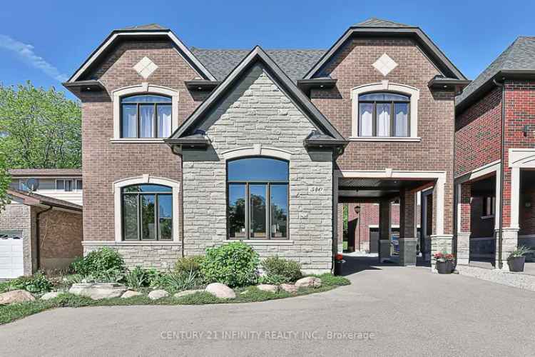 House For Sale in Pickering, Ontario