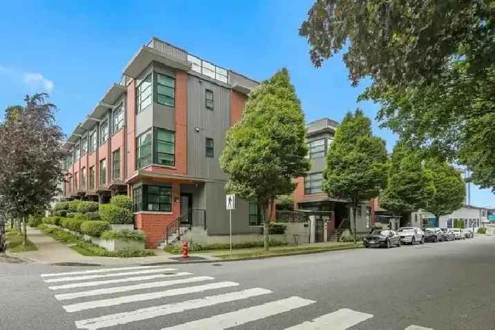 2 Bed   2 Den   2 Bath Townhouse in Marpole