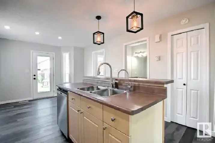 3 Bedroom 2.5 Bath Home for Rent in Canossa NW Edmonton