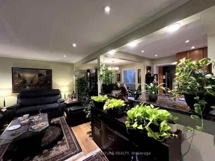 House For Sale in Toronto, Ontario