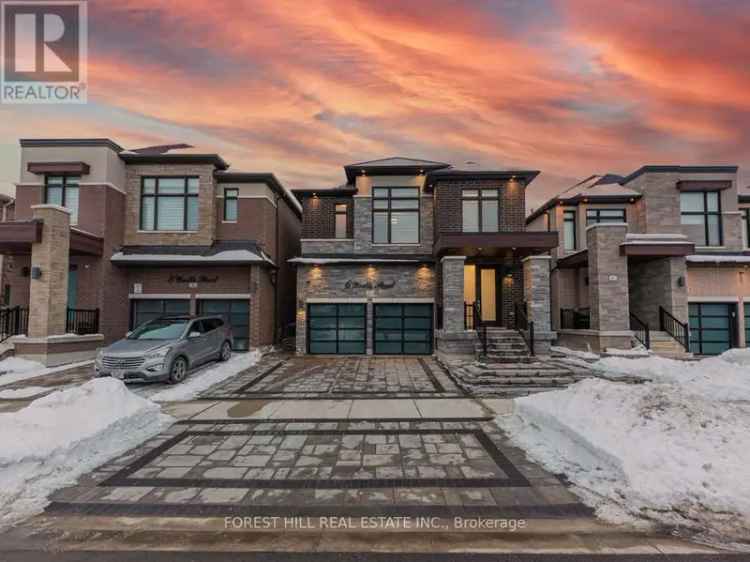 Luxury Upgraded Home Family Friendly Neighbourhood