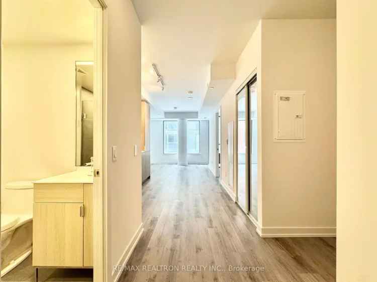 Gorgeous 1-Bedroom 1-Den Suite in Corktown