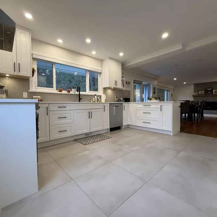 Deep Cove Family Home Updated 3 5 Beds Near Beach Trails