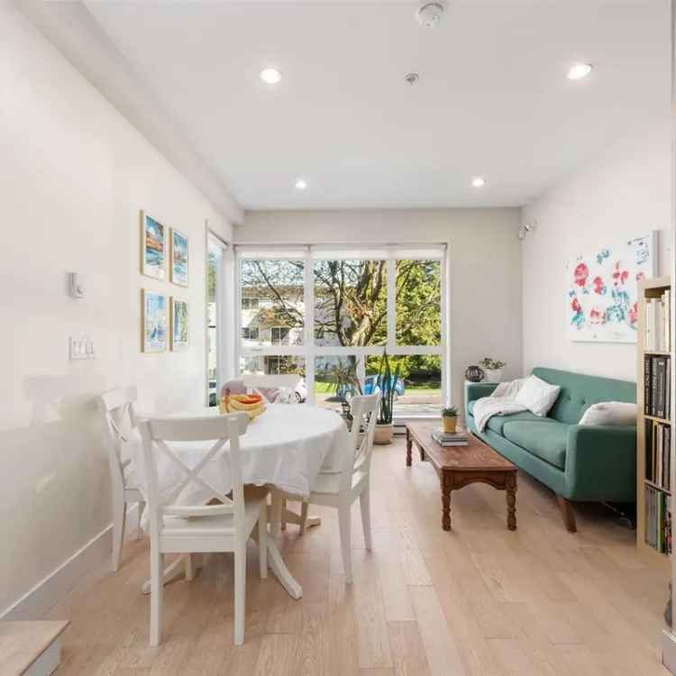 East Van Charm Townhouse 2BR 2BA Near East Village