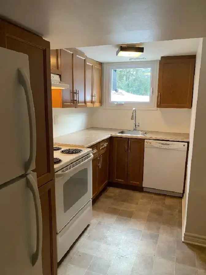 2-bedroom lower level unit in Cardinal Heights (Gloucester)