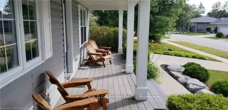 Southampton Home: Walk to Beaches Downtown Tennis
