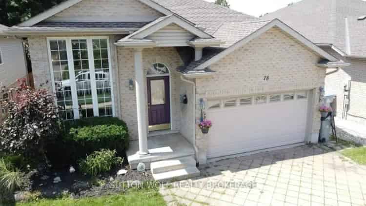 Family Home 3+1 Bedrooms 2 Baths Private Lot Pool