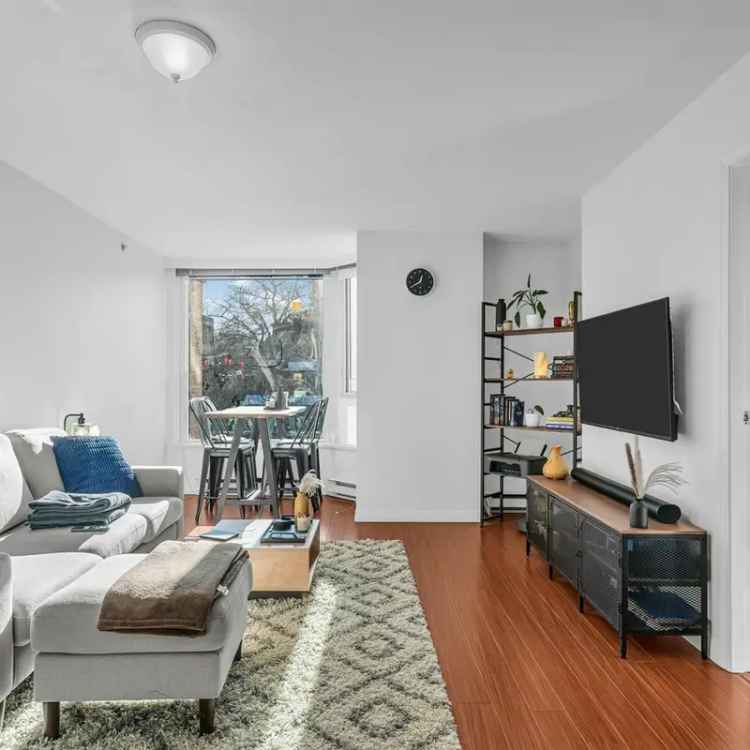 For Sale Immaculate Apartment 2 Bedrooms in Cambridge Gardens
