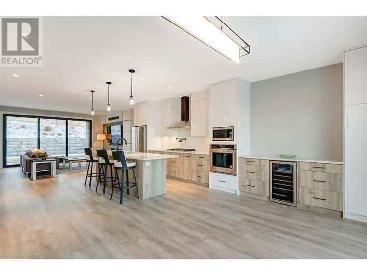 Luxury Custom Home in Kelowna Upper Mission