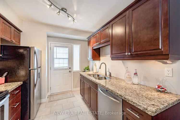 Spacious 3-Bedroom Townhouse in Uptown Core