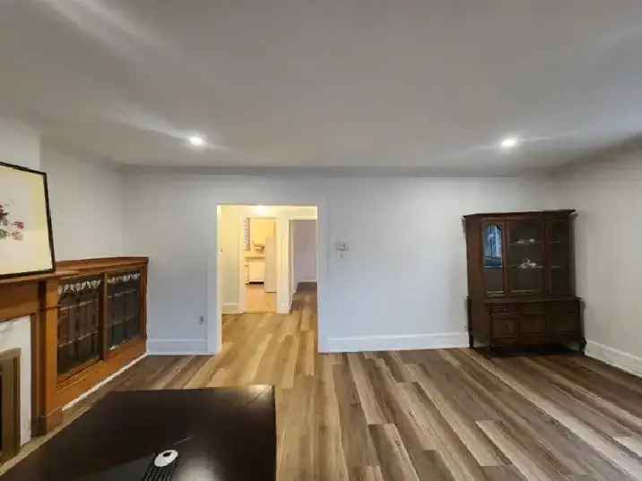 3 bed 2 baths apartment