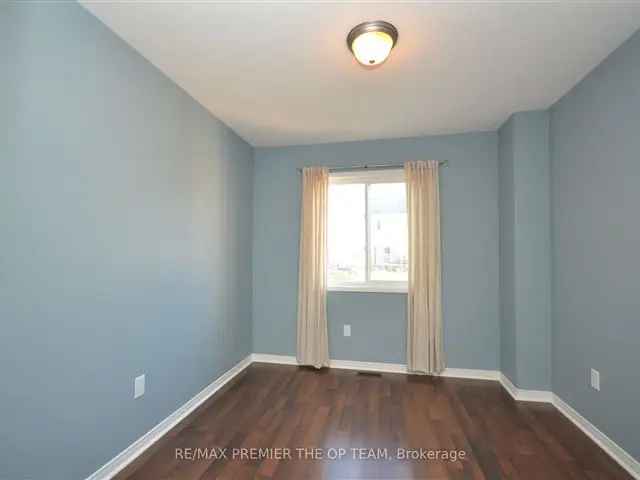 Townhouse For Sale in Bradford West Gwillimbury, Ontario