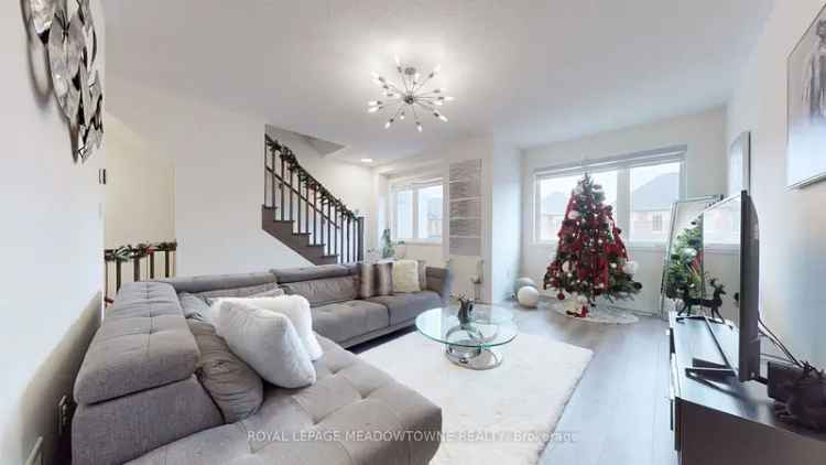 House For Sale in Oakville, Ontario