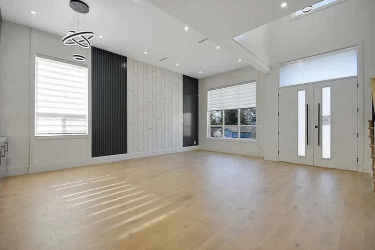Luxury Mountain View Home near City Center 5 Beds 4 Baths