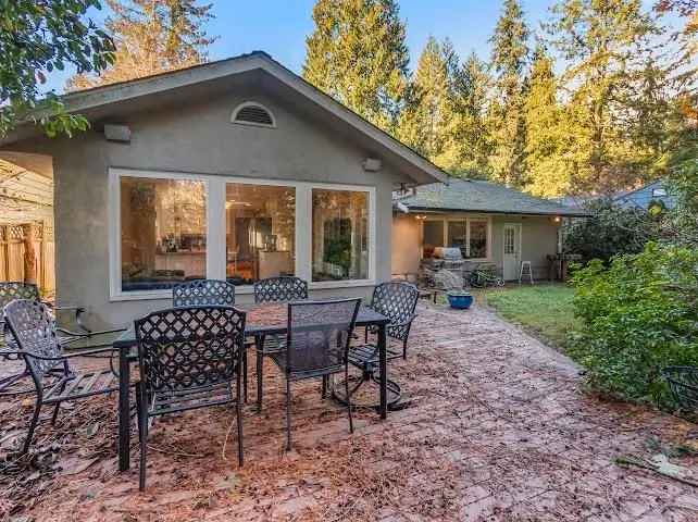 4025 SUNSET Boulevard in North Vancouver: Canyon Heights NV House for sale : MLS®# R2944994