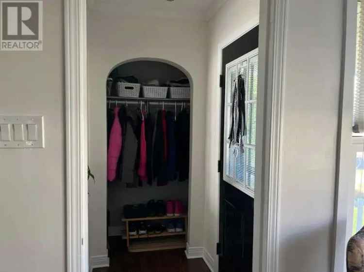 Charming 2-Bedroom Home with Large Backyard and Walk-Out Basement