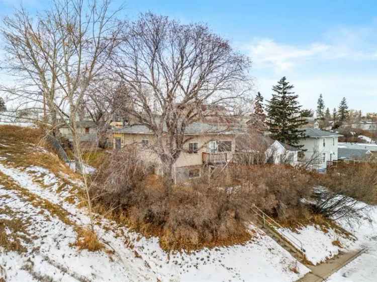 House For Sale in Calgary, Alberta