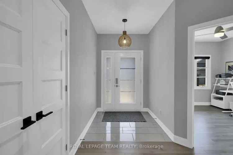 Luxury 4-Bed Bungalow in Sunset Flats Russell