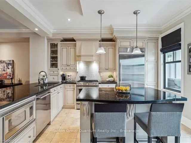 Townhouse For Sale in Oakville, Ontario