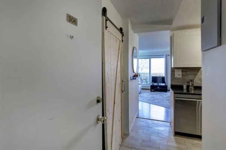 Bright 2 Bedroom Corner Unit in Rosscarrock with Upgrades