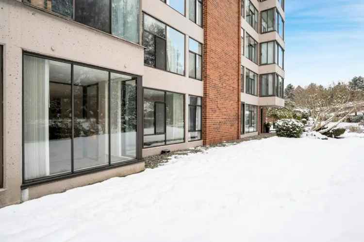 Spacious 1-Bed Condo in Arbutus Village 940 sq ft