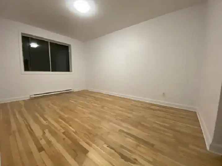 Rent Large 4 1/2 Apartment on Linton Street Near Côte-des-Neiges Plaza