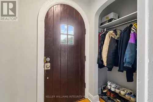 Glebe Semi-Detached Home 3 Beds 1 Bath 2 Car Parking