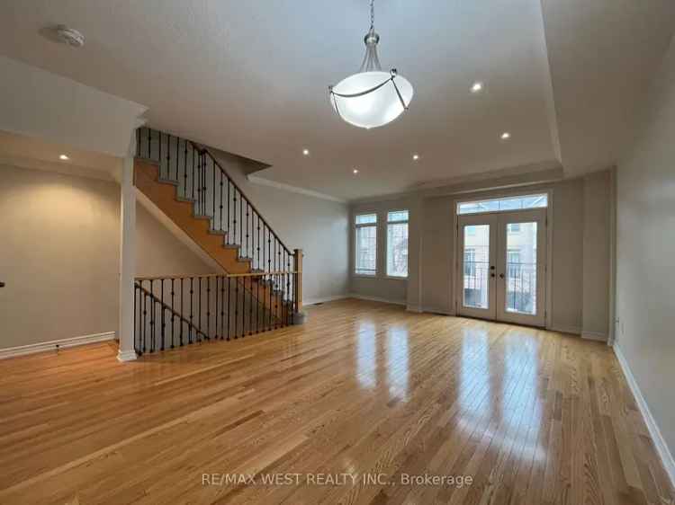 Townhouse For Sale in Toronto, Ontario