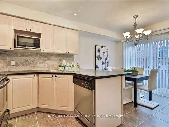 Oakville Executive Townhome: 3 Beds, 3 Baths, Family-Friendly