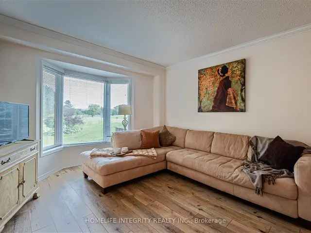 Condo For Sale in New Tecumseth, Ontario