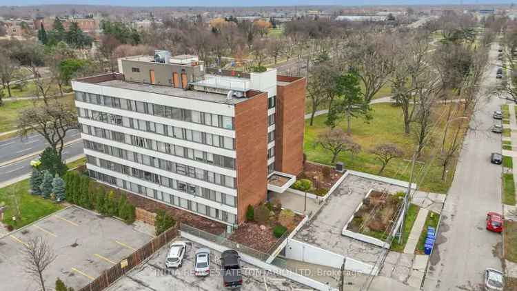 2-Bedroom Condo with Rooftop Pool and Park Views