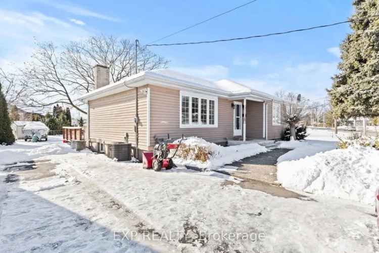 3-Bedroom Bungalow in St Catharines - Updated Kitchen and Backyard